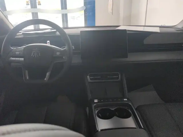 BYD Qin L — Фото автомобиля 12