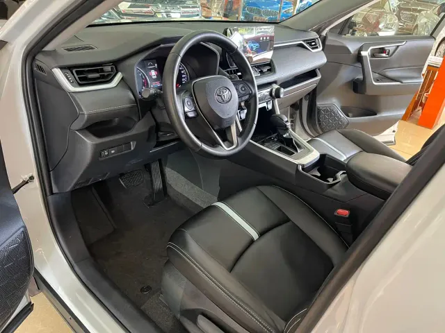 Toyota RAV4 — Фото автомобиля 12