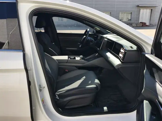 BYD Qin L — Фото автомобиля 8