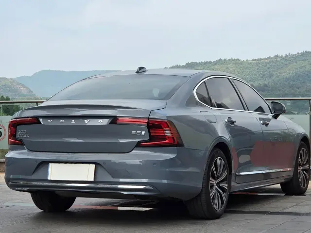Volvo S90 — Фото автомобиля 4