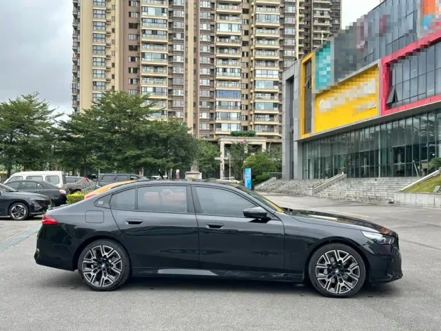 BMW 5 Series — Фото автомобиля 5