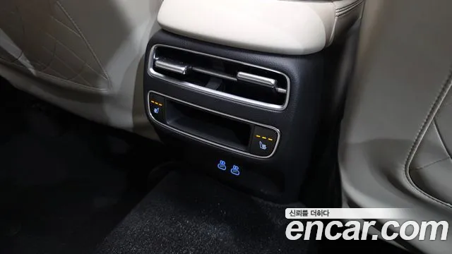 Genesis GV70 — Фото автомобиля 30