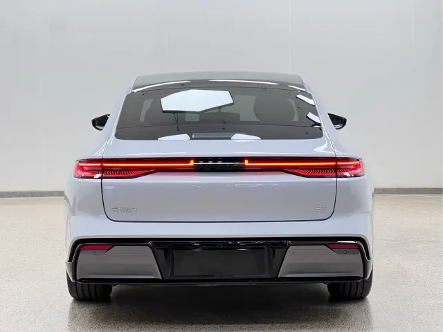 Geely Galaxy E8 — Фото автомобиля 6