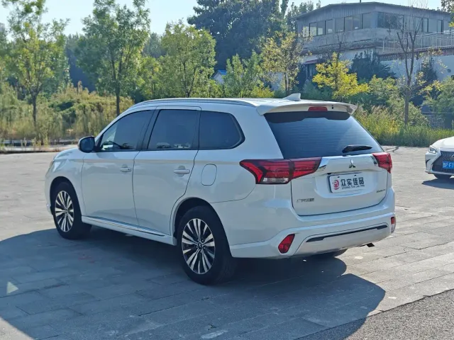 Mitsubishi Outlander — Фото автомобиля 9