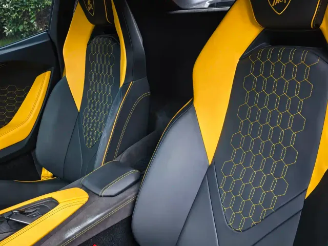 Lamborghini Revuelto — Фото автомобиля 10