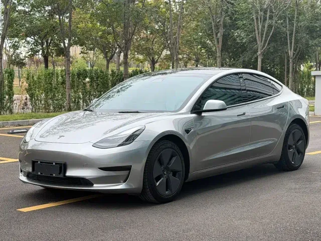 Фотография автомобиля — Tesla Model 3