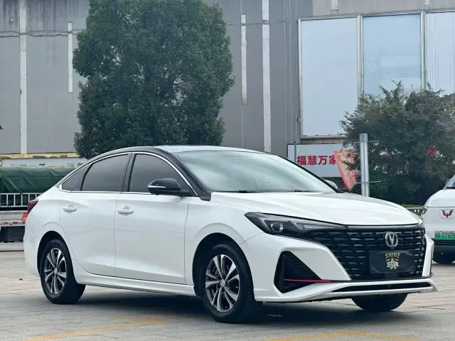 Changan Eado — Фото автомобиля 3