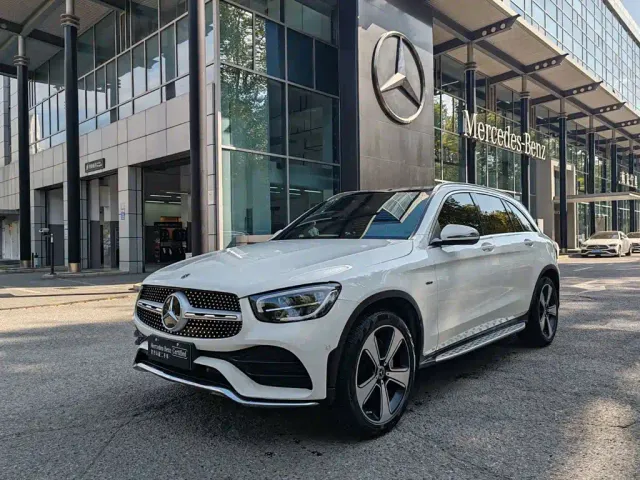 Фотография автомобиля — Mercedes-Benz GLC-Class