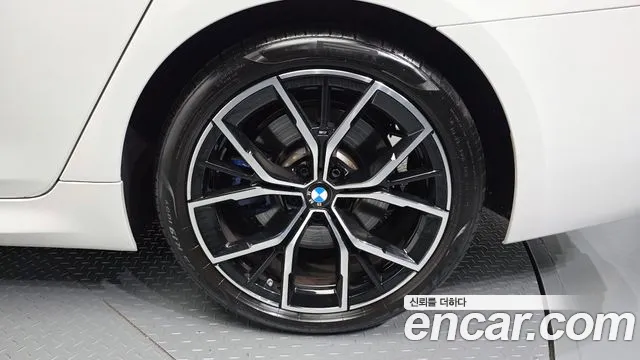 BMW 5 Series G30 — Фото автомобиля 5