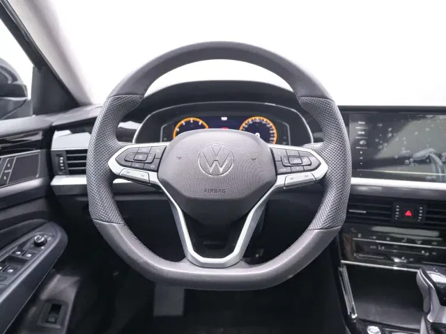 Volkswagen Passat — Фото автомобиля 16
