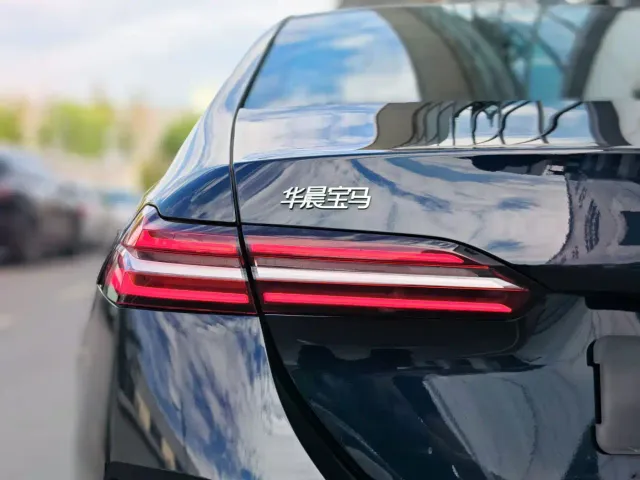 BMW 5 Series — Фото автомобиля 9