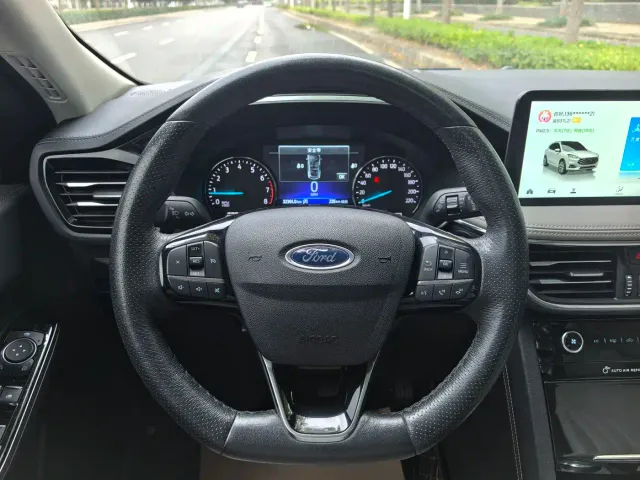 Ford Escape — Фото автомобиля 12