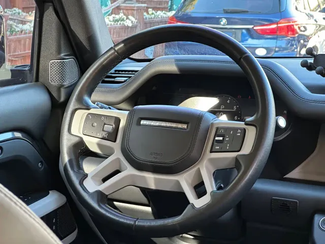 Land Rover Defender — Фото автомобиля 12