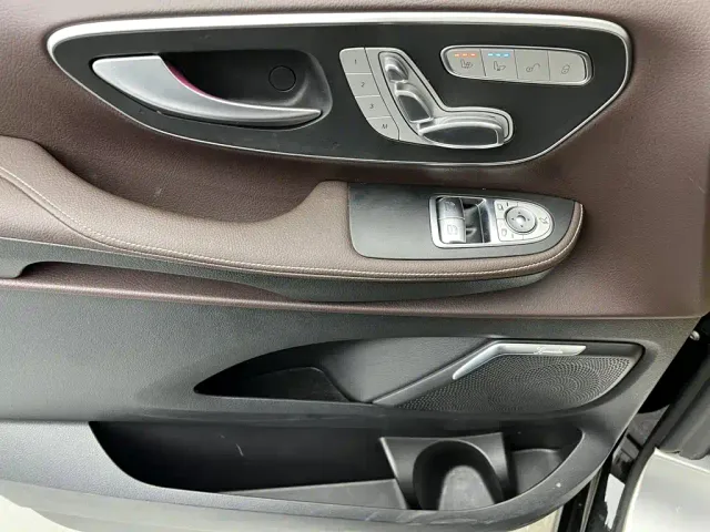 Mercedes-Benz Mercedes-Benz V-Class 2024 V 300 L Long Wheelbase Premium — Фото автомобиля 17