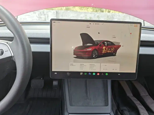 Tesla Model 3 — Фото автомобиля 12