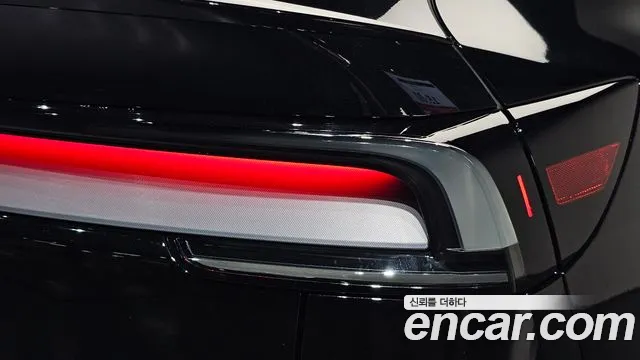 Tesla Model Y — Фото автомобиля 8