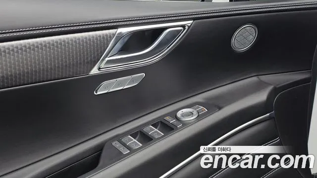 Genesis GV80 — Фото автомобиля 25