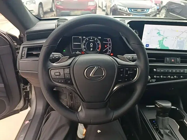 Lexus ES — Фото автомобиля 10