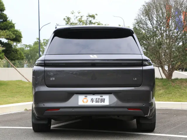 Li Auto L8 — Фото автомобиля 22