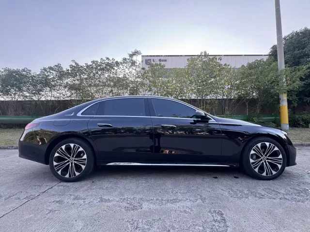 Mercedes-Benz E-Class — Фото автомобиля 14