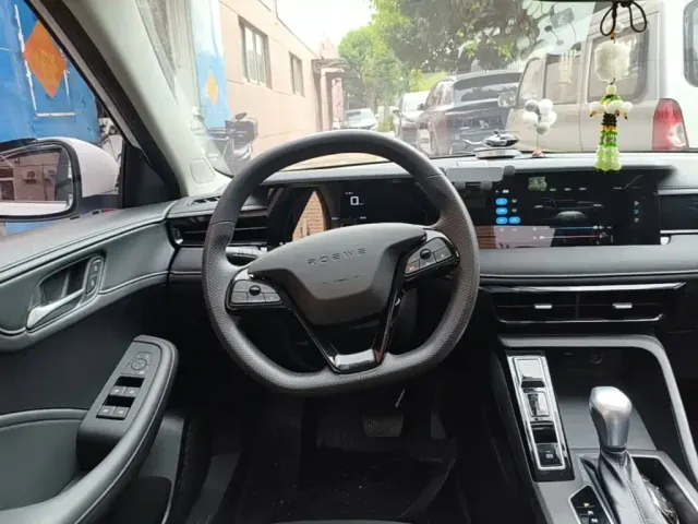 Roewe i5 — Фото автомобиля 10
