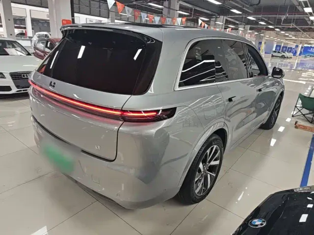 Li Auto L8 — Фото автомобиля 6