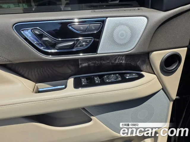 Lincoln Navigator — Фото автомобиля 15