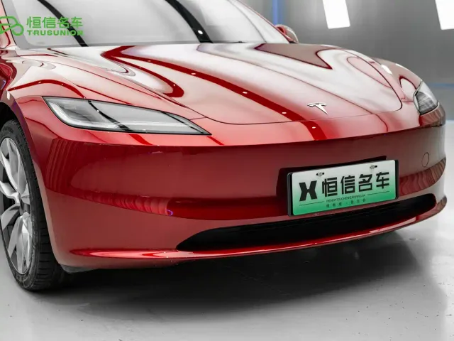 Tesla Model 3 — Фото автомобиля 9