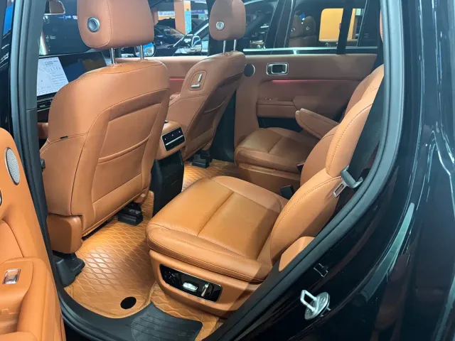Li Auto L8 — Фото автомобиля 4
