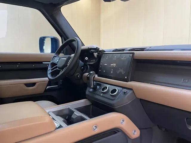 Land Rover Defender — Фото автомобиля 12