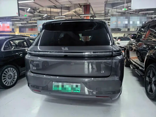 Li Auto L8 — Фото автомобиля 9