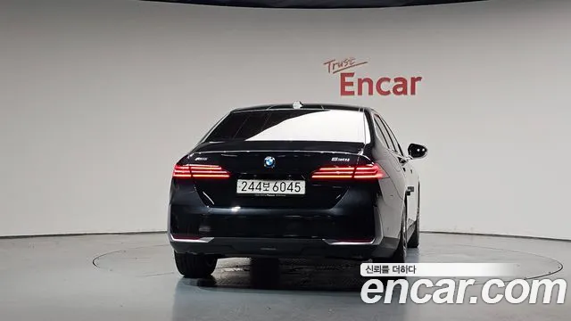 BMW 5 Series G60 — Фото автомобиля 4