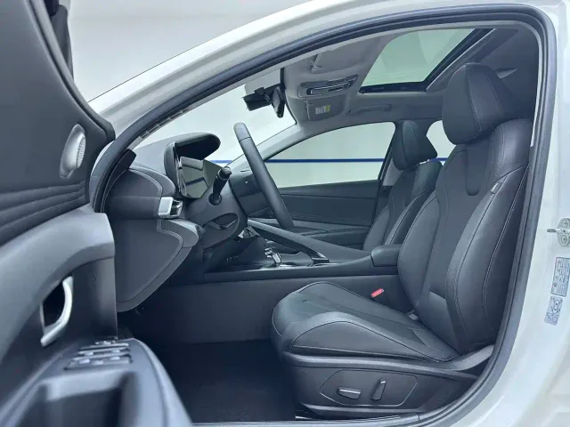 Hyundai Elantra — Фото автомобиля 7