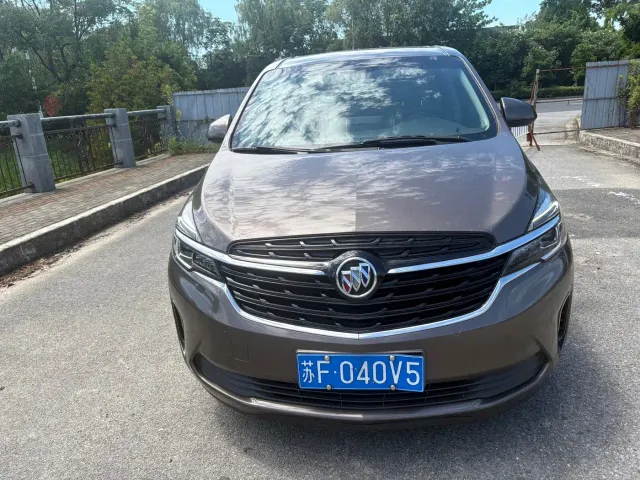 Buick GL8 — Фото автомобиля 2