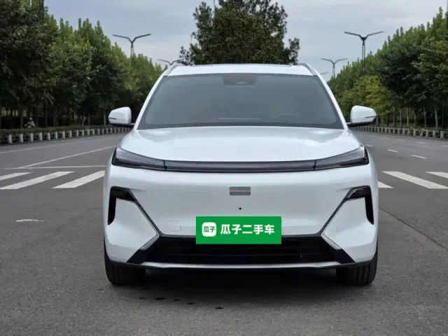 Geely Galaxy Starship 7 EM-i — Фото автомобиля 2
