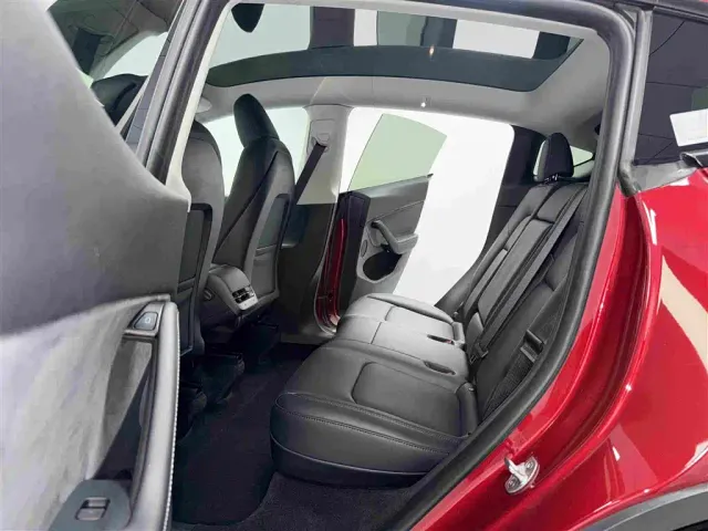Tesla Model Y — Фото автомобиля 5
