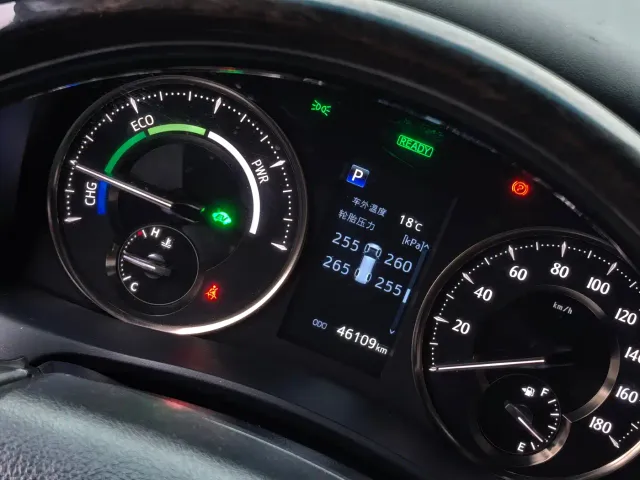 Toyota Alphard — Фото автомобиля 15