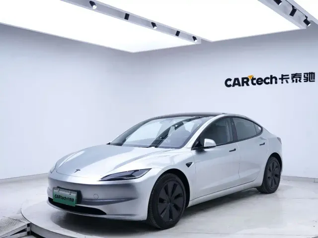 Tesla Model 3 — Фото автомобиля 5