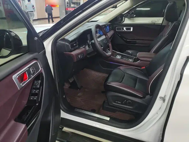 Ford Explorer — Фото автомобиля 16