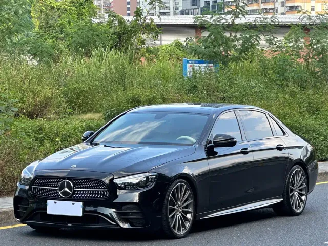 Фотография автомобиля — Mercedes-Benz E-Class