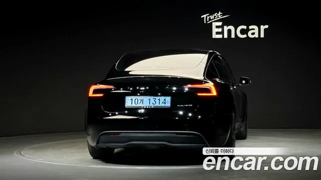 Tesla Model 3 — Фото автомобиля 4