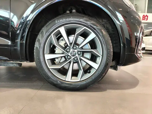 Audi Q5L — Фото автомобиля 16