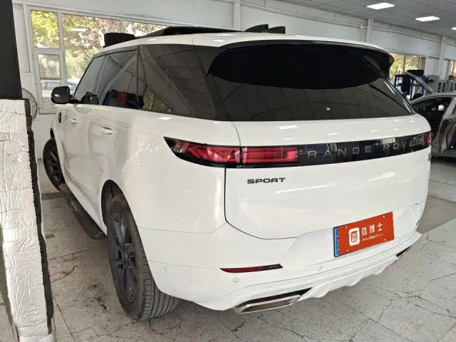 Land Rover Range Rover Sport — Фото автомобиля 3
