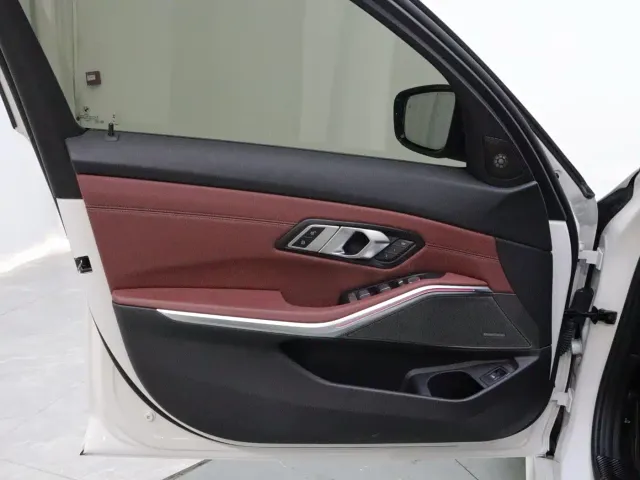 BMW 3 Series — Фото автомобиля 10