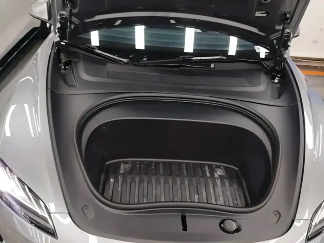 Tesla Model 3 — Фото автомобиля 19