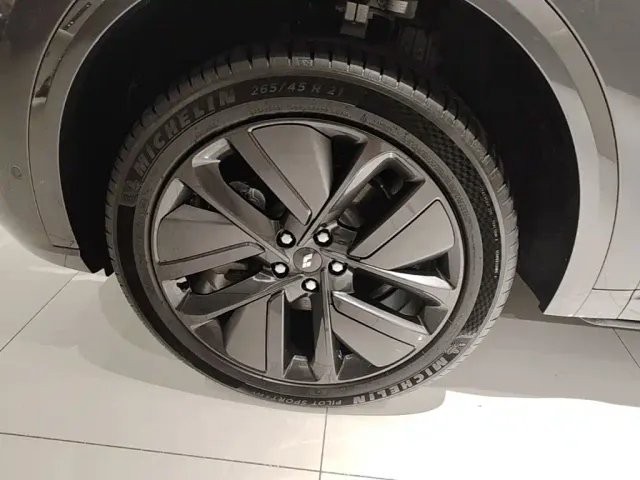 Li Auto L9 — Фото автомобиля 22