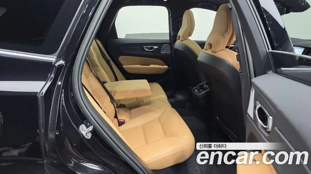 Volvo XC60 Generation 2 — Фото автомобиля 26