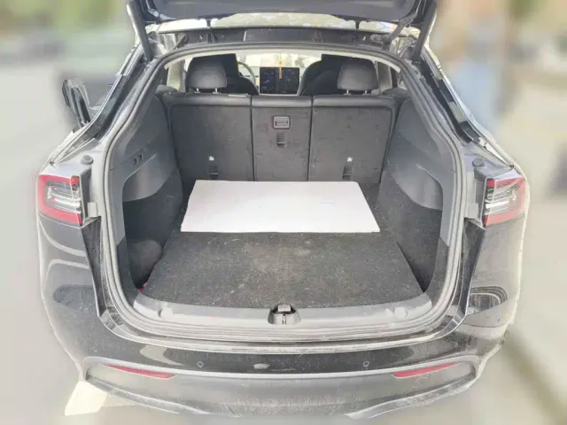 Tesla Model Y — Фото автомобиля 5