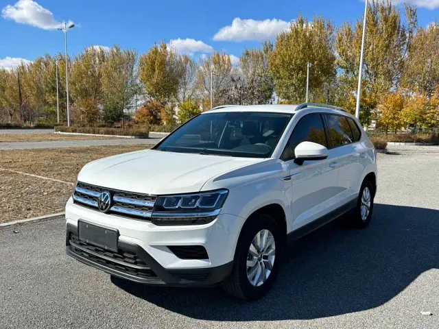 Фотография автомобиля — Volkswagen Tharu