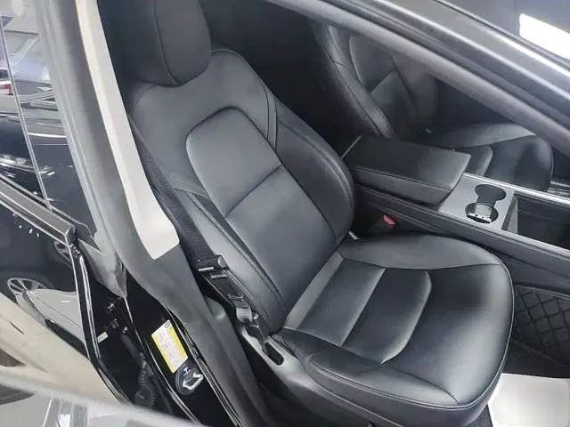 Tesla Model Y — Фото автомобиля 24